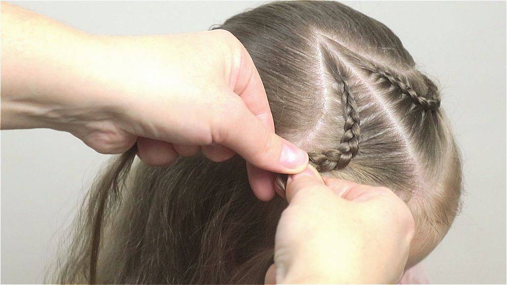 Плетение для девочек с сердечками / прическа на каждый день / прически в сад смотреть онлайн