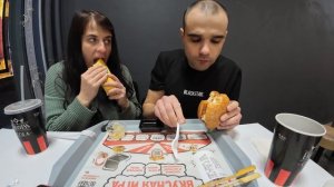 МУКБАНГ НАРЕЗКИ ЛУЧШЕЕ - Rostic's ЧИЗБУРГЕР / РОЛЛЫ, КУРИЦА, САЛАТ С КРЕВЕТКАМИ / AСМР 28. 11. 2024