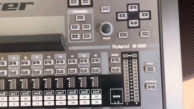 Mixer Roland M-200i hàng đẹp cập bến смотреть онлайн