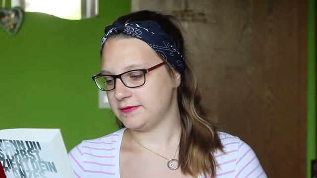 BOOKTUBE MADE ME BUY/READ IT смотреть онлайн