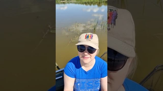 Рыбачим с лодки #отдых #рыбалка #караси #карп смотреть онлайн