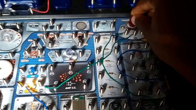 Demonstration of the Variable Resistor | Tronex 100+ Circuit Science смотреть онлайн