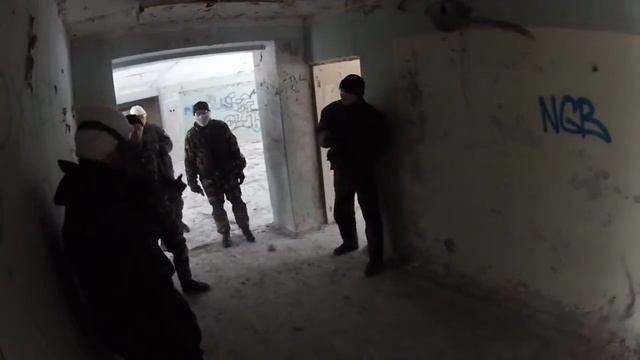 №011 Движение по коридору с пистолетом смотреть онлайн