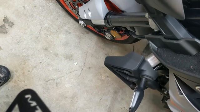 MT-10 Radiator Guards install! смотреть онлайн