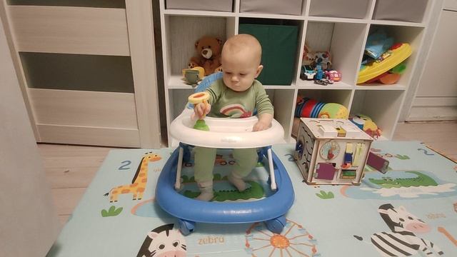 первый раз в ходунках.mp4