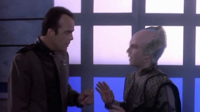 A Human, a Minbari, and a Bike смотреть онлайн