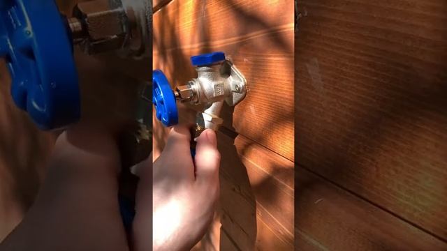 Незамерзающий кран. Shorts 21 смотреть онлайн