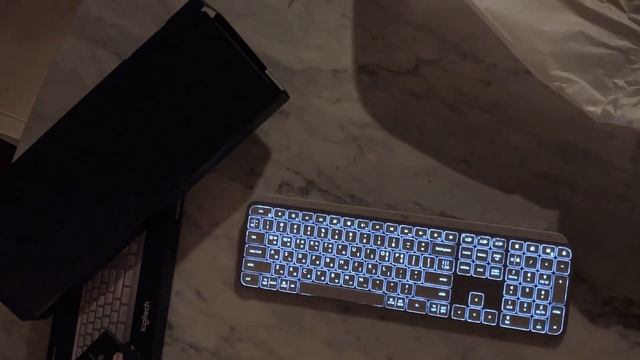 Logitech MX KEYS S - pale gray смотреть онлайн