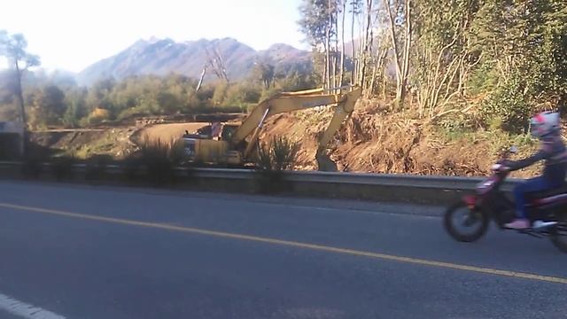 Máquina trabajando puente nuevo villa la angostura смотреть онлайн