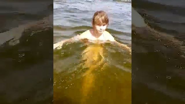 Vlog.Как я вам и обещала,снимаю как я купаюсь на речке🐠🐟🐡. Сенсацыя мы нашли мидию.🐟 смотреть онлайн