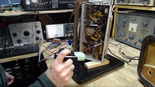 Viking EMU61 Tube Radio Video #2 - Fixing the Hum смотреть онлайн