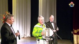 "ГАРМОНЬ ЛЮБИМАЯ "поёт Валерий Семин в гостях у " Митрофановны " полный зал пел с ним!