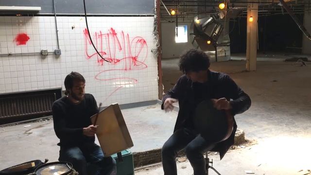 Philip Mayer (pandeiro quadrado) & John Hadfield (slapback tar) improvisation in 11/8 смотреть онлайн