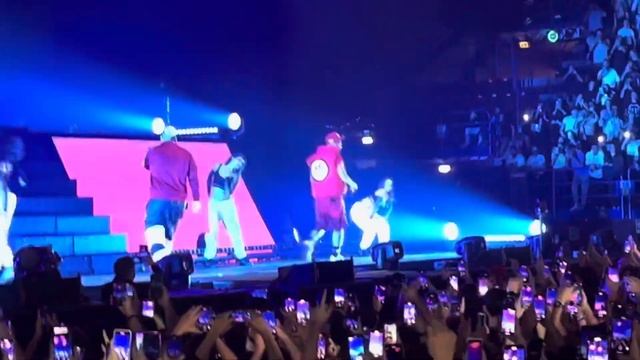 Sfera Ebbasta Hace calor remix con Kaleb De Masi 11/10/2022 смотреть онлайн
