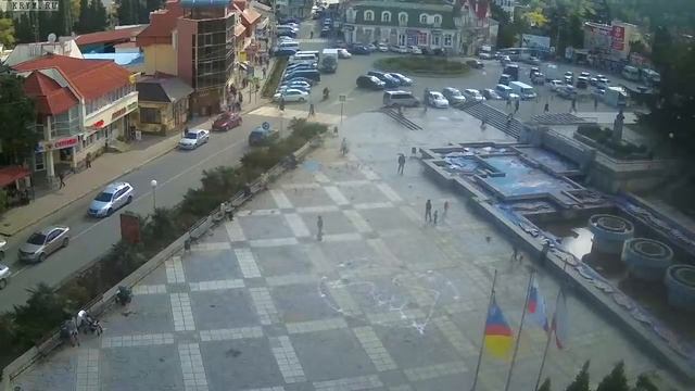 Вебкамера "Площадь Советская". Запись 13.10.2016 13:00:16 смотреть онлайн