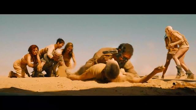 Безумный Макс : Дорога ярости [2015г] - Бой Макса с Фуриоса ( Наложницы + Накс ) 2ч смотреть онлайн