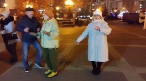 Танцует Димка.