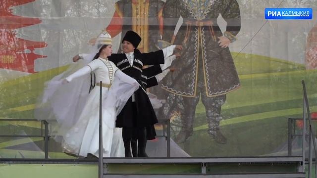 Детский хореографический фестиваль завершился красочным гала-концертом смотреть онлайн