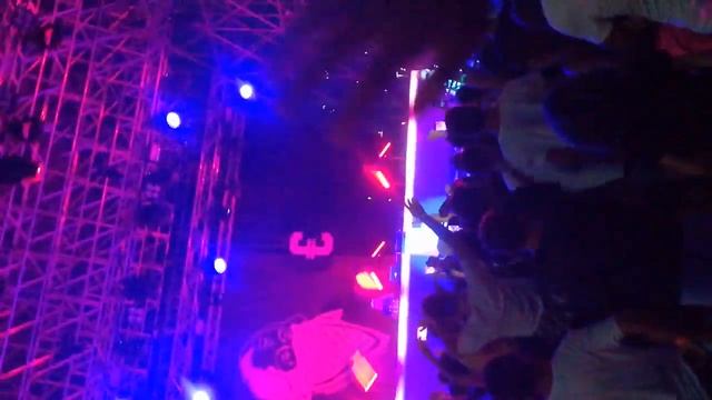 Sfera ebbasta live Genova 2018(12) смотреть онлайн