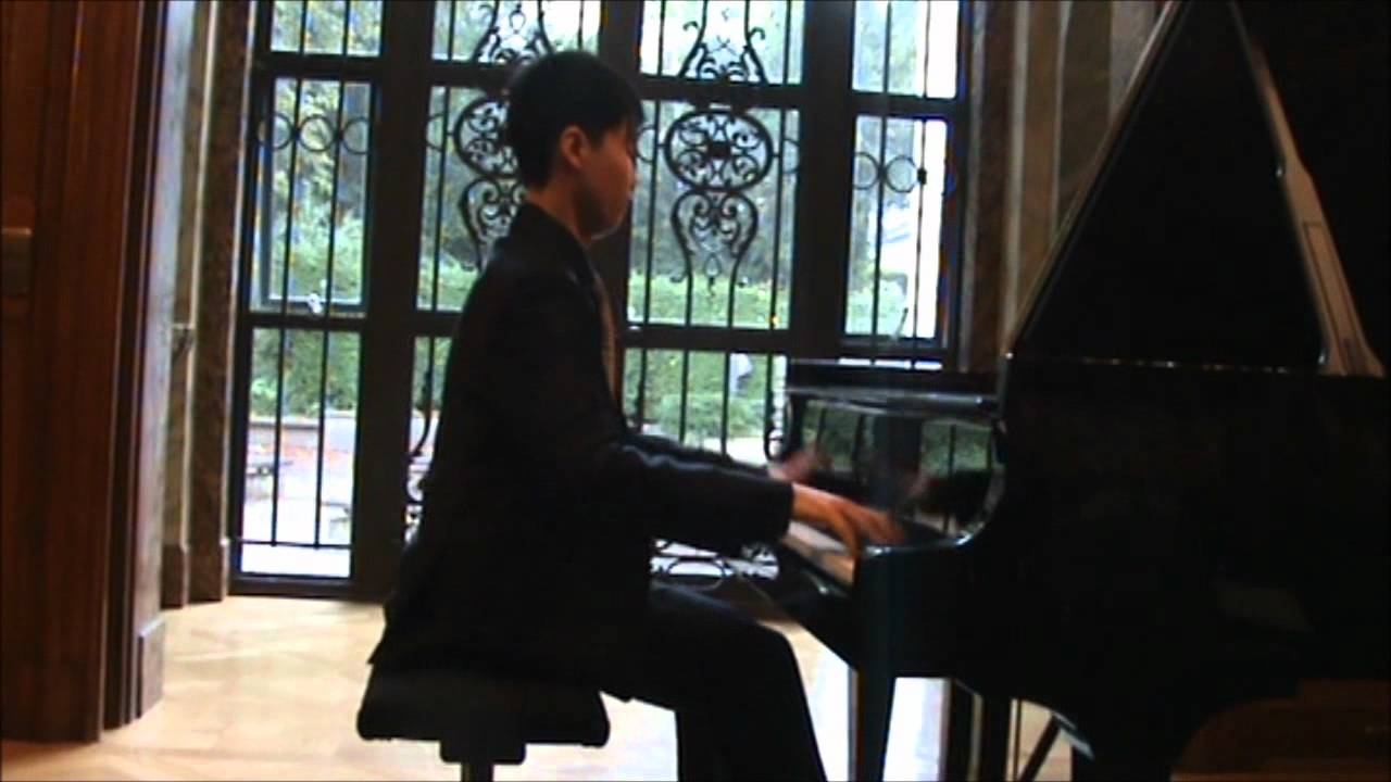 Dmitri Shostakovich: Sonata op.12 no.1 смотреть онлайн