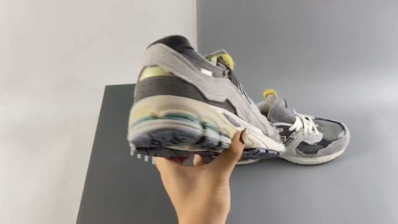 New Balance 2002R Protection Pack Rain Cloud смотреть онлайн