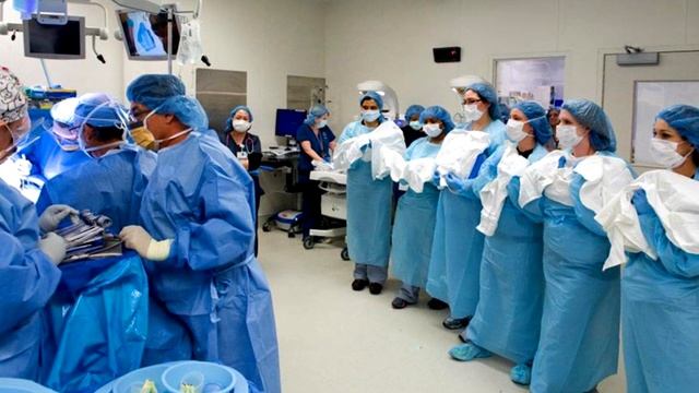 Женщина была уверена, что она вынашивает близнецов. Но врачи заметили что-то невообразимое...