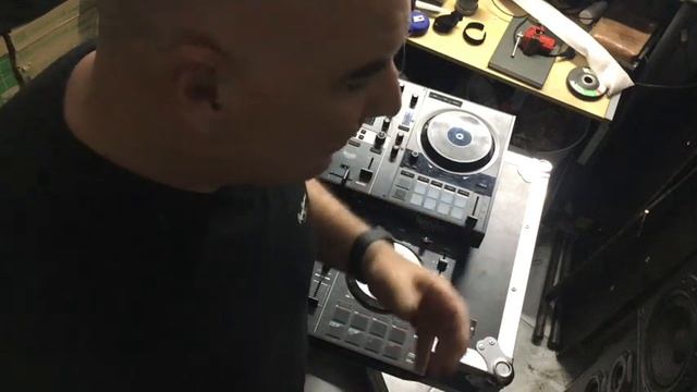 Hercules impulse 500 or Pioneer DDj 400 which is the best controller for me to work with? смотреть онлайн