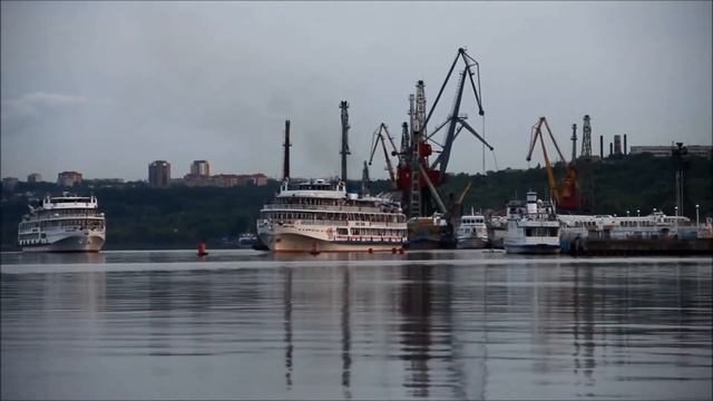 Теплоход Павел Бажов уходит из Ульяновска Космонавт Гагарин остаётся 4 07 2017г смотреть онлайн