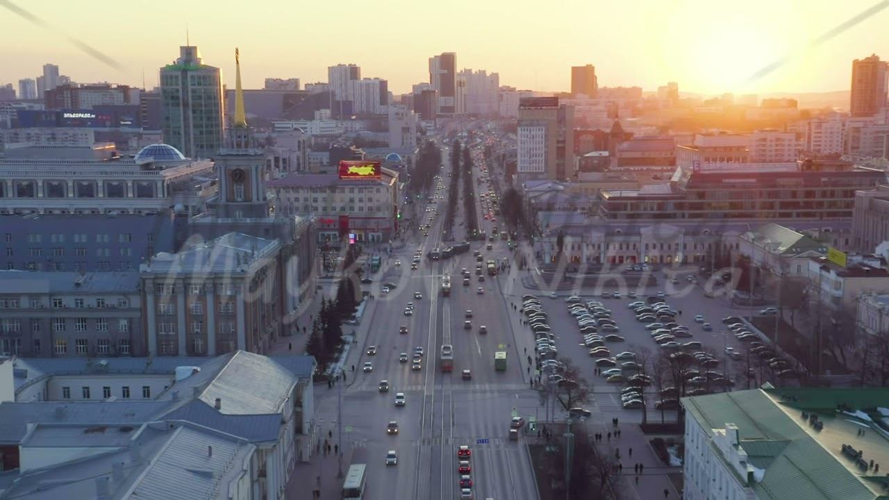 Dolly zoom. Yekaterinburg, Russia. City center in the backlight. City Administration (City Hall), C смотреть онлайн