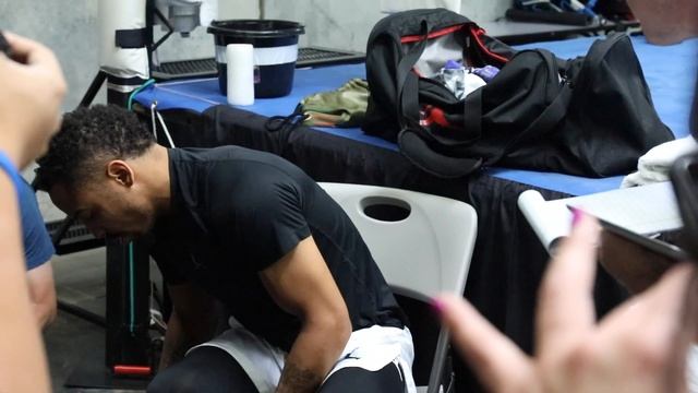 Andre Ward rocks out to Bizzle "King" смотреть онлайн