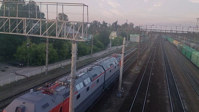 Ещё одна сплотка! Зелёный ВЛ11.8 830 с перегоняемыми 2ЭС6 1383, 1382, 1381. смотреть онлайн