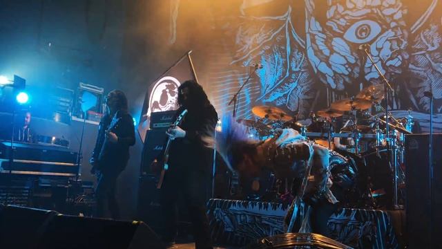 Сходил на Arch Enemy | Синий - хит сезона! смотреть онлайн