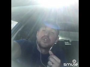 Девочке - три, она едет у папы на шее