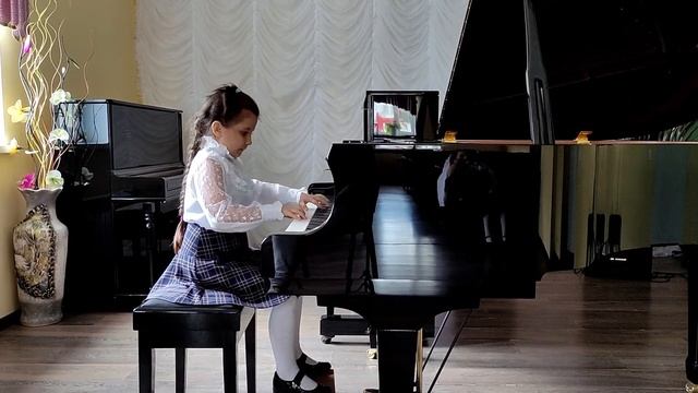 Хайруллина Арина, 7 лет. К.Черни - Г.ермер этюд № 17 смотреть онлайн