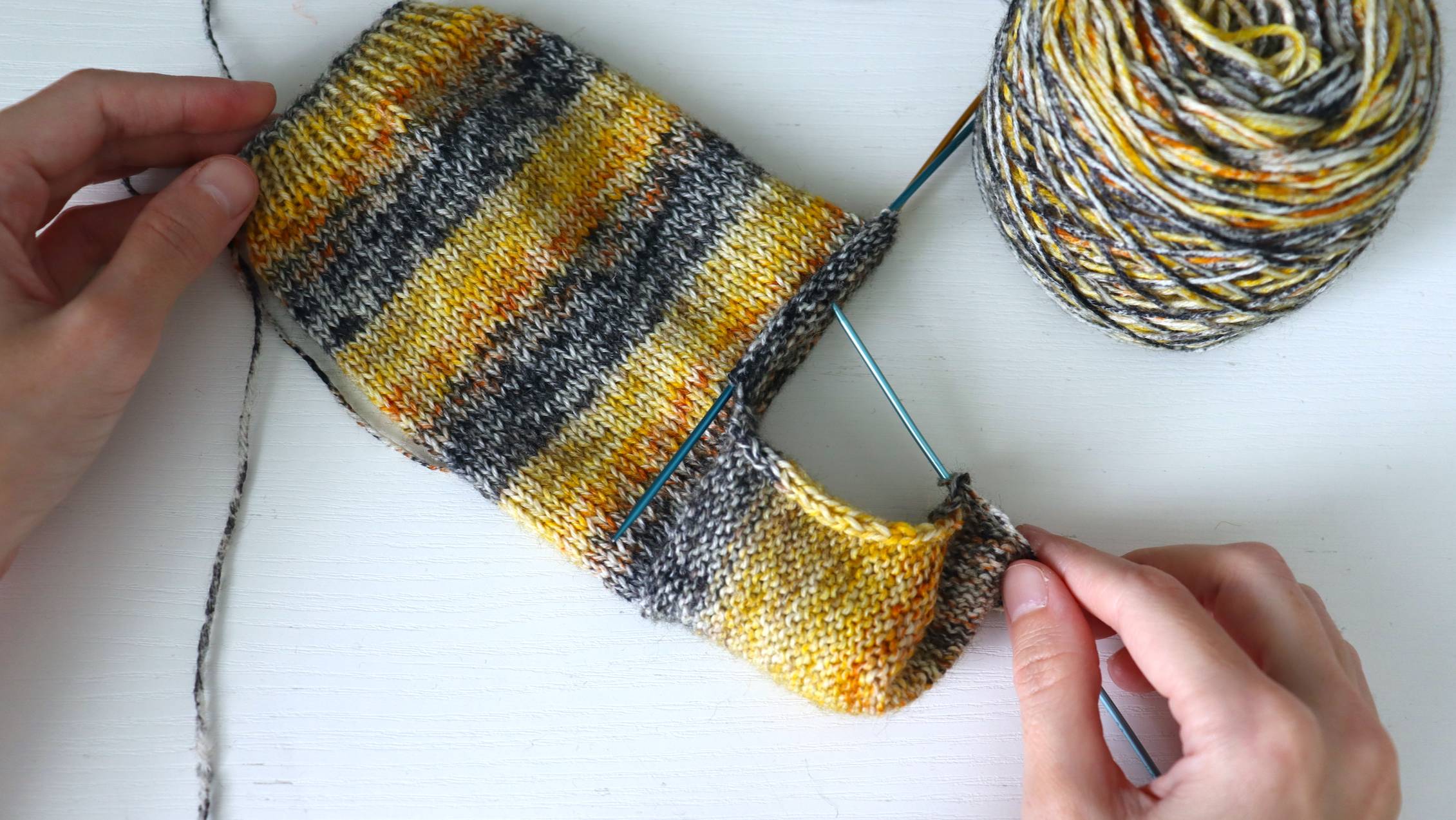 Многие не понимают, как вязать пятку у носка. Показываю, как легко это делается смотреть онлайн