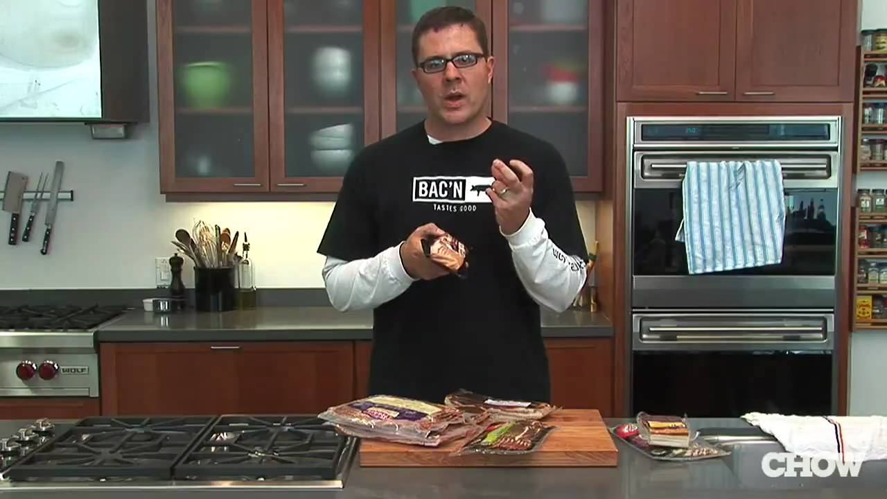 What's the Difference Between Commercial and Artisanal Bacon? - CHOW Tip смотреть онлайн