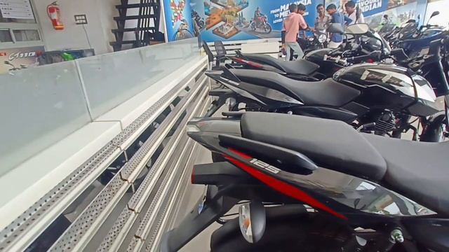 Pulser 125 single sit vs split sit E20 model 3 hajar ka difference hai konsi leni chahiye смотреть онлайн