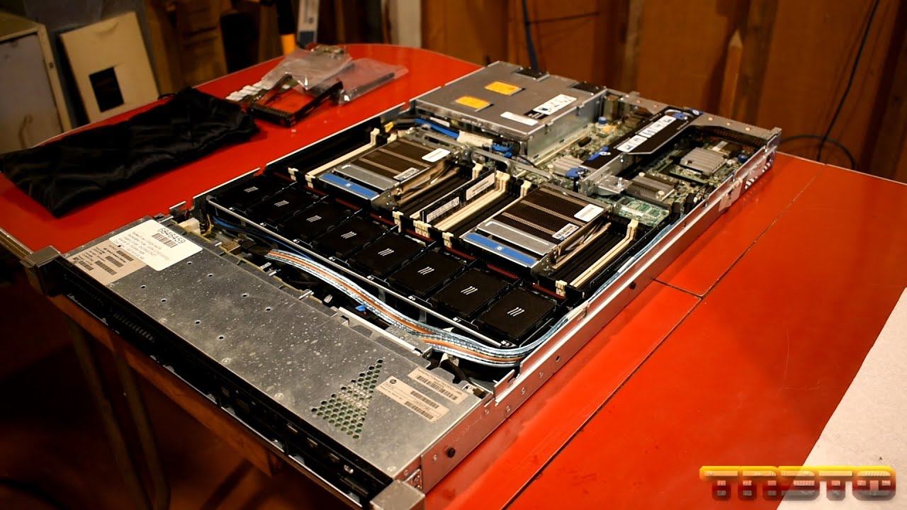 Looking at my HP ProLiant DL360p Gen8 Server смотреть онлайн