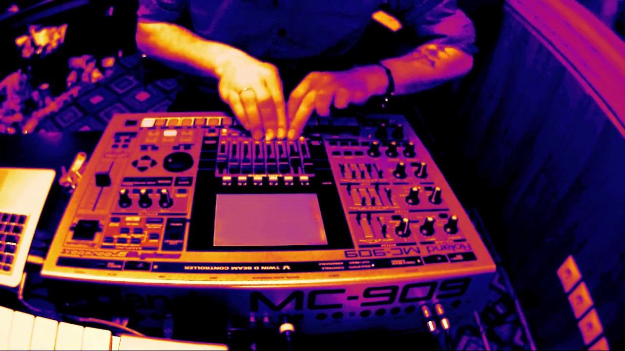 Roland mc-909 chillstep improvisation смотреть онлайн