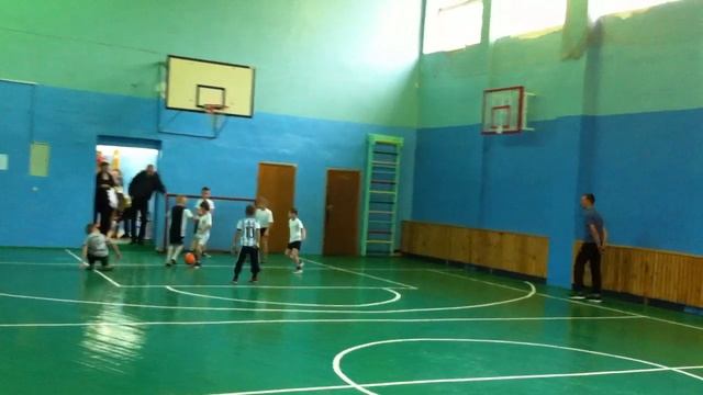 "минус один" на футбольном поле смотреть онлайн
