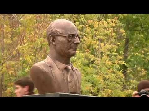 В Казани открыт памятник основателю Академии наук РТ М.Хасанову