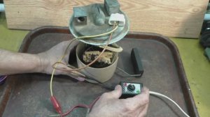 Бензонасос не включается, но после удара по его фланцу начинает работать. Посмотри в чём причина.