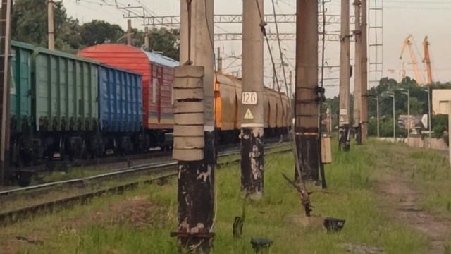 ВЛ80Т-1396 с грузовым поездом смотреть онлайн