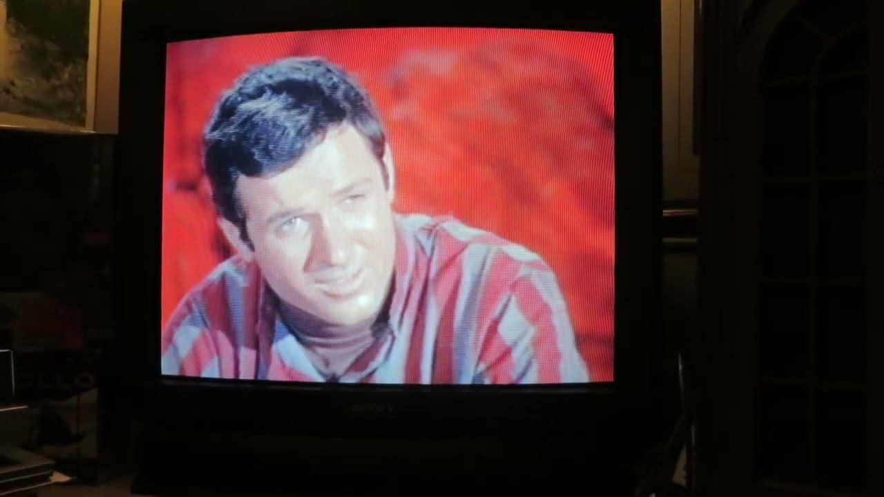 Quadrant Six Prepare for New Arrivals on the Sony Trinitron Color TV Model KV32S15 смотреть онлайн