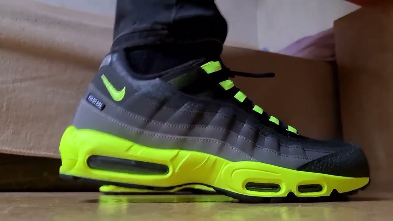 Nike Air Max 95 "Kiss My Airs" On Feet Video смотреть онлайн
