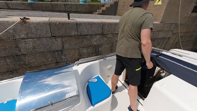July 2024 - Navigating houseboat around Port Saint Sauveur de Redon in hyperlapse смотреть онлайн
