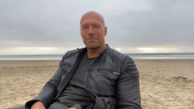 Денис Семенихин - О жесткой дисциплине и жизни изо всех сил. Идеальная суперсерия для грудных мышц смотреть онлайн