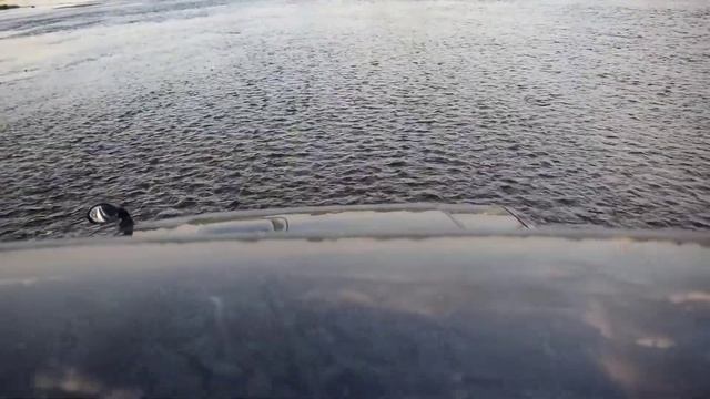 Mitsubishi Pajero преодоление брода. смотреть онлайн