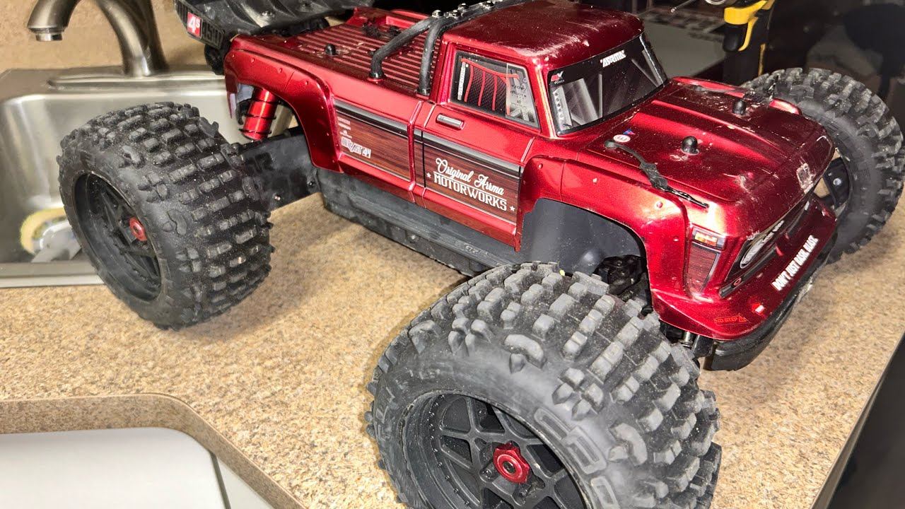 Arrma Outcast 4S V2.5 Getting What It Needs & found Some Damage смотреть онлайн
