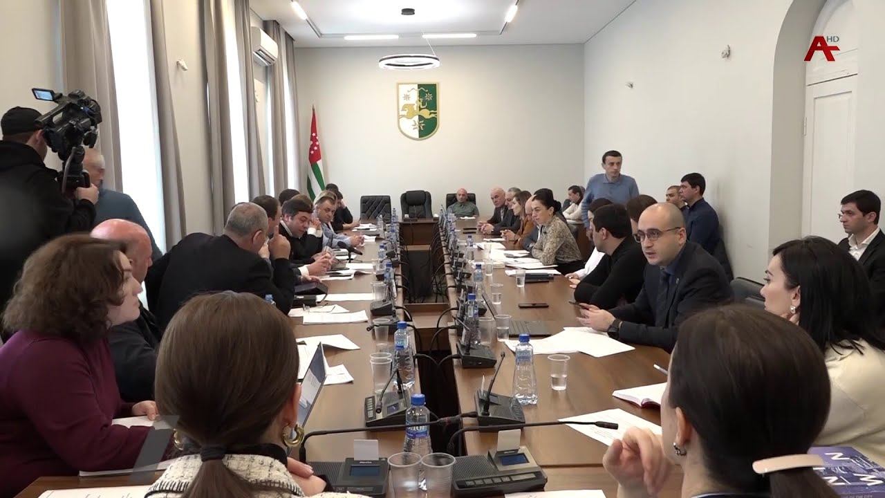 В парламенте республики состоялось заседание комитета по государственно-правовой политике смотреть онлайн